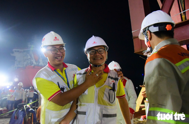3,400-tonne main arch for Saigon River pedestrian bridge ready for journey to downtown Ho Chi Minh City- Ảnh 1.