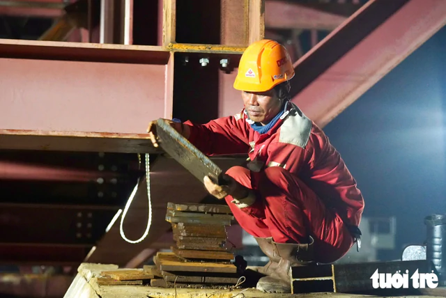 3,400-tonne main arch for Saigon River pedestrian bridge ready for journey to downtown Ho Chi Minh City- Ảnh 3.