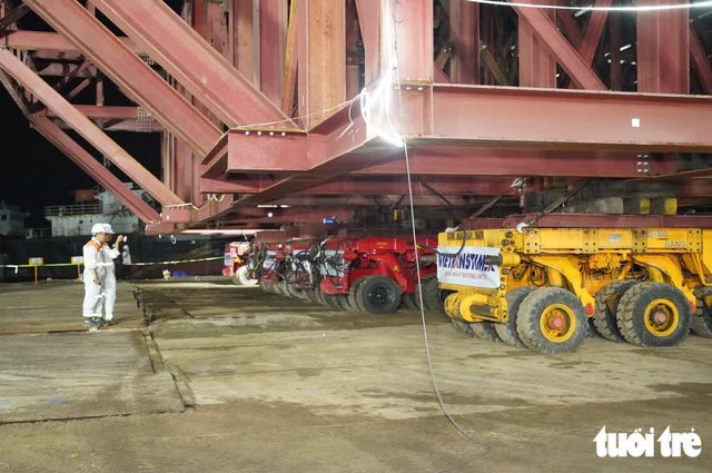 3,400-tonne main arch for Saigon River pedestrian bridge ready for journey to downtown Ho Chi Minh City- Ảnh 4.