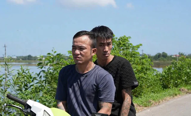 2 Vietnamese men arrested for allegedly snatching Italian tourists’ phone in Hue- Ảnh 1.