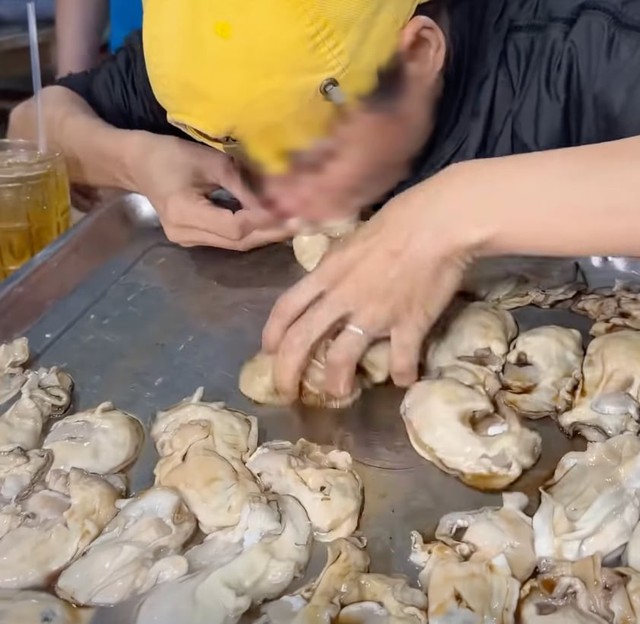 Down 10kg of food in 30 minutes or pay: Vietnamese doctor warns against turning eating into a dangerous game- Ảnh 2.