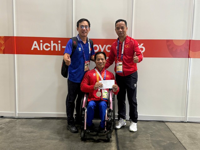 Powerlifter Le Van Cong wins Vietnam's first medal at 2026 Asian Para Games- Ảnh 1.