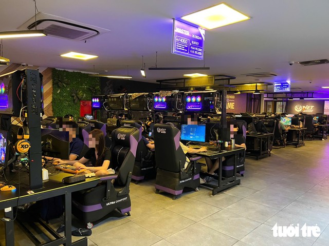 Some Hanoi gaming cafes defy 10:00 pm closing rule- Ảnh 1.