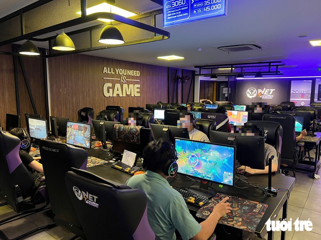 Some Hanoi gaming cafes defy 10:00 pm closing rule- Ảnh 7.