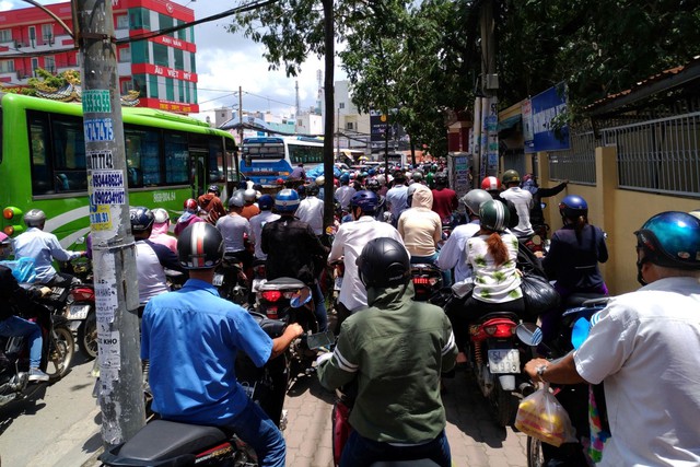 Beyond traffic predictions: How AI could help cities tackle congestion in Vietnam- Ảnh 3.