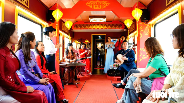 Admire Vietnam’s Hue–Da Nang train, ranked among world’s 10 best rail trips - Ảnh 2.