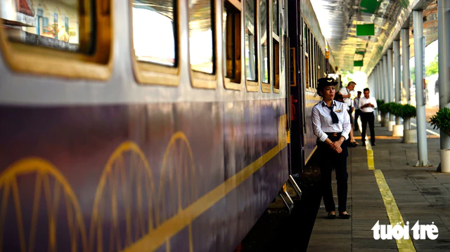 Admire Vietnam’s Hue–Da Nang train, ranked among world’s 10 best rail trips - Ảnh 3.