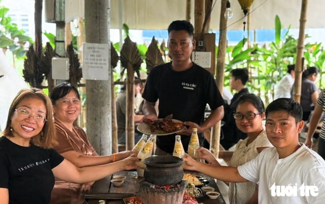 Vietnam's An Giang draws visitors with Khmer specialties- Ảnh 2.