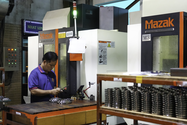 Vietnamese businesses seek to break 'screw-making curse' and join global supply chains - Ảnh 3.