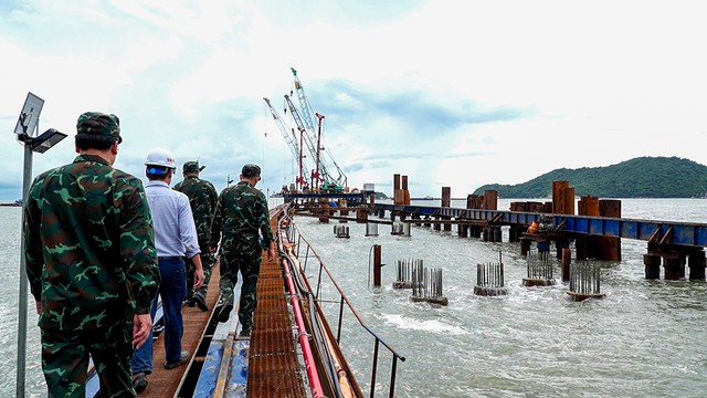 Vietnam’s longest sea-crossing bridge features piles more than 100 meters deep- Ảnh 8.