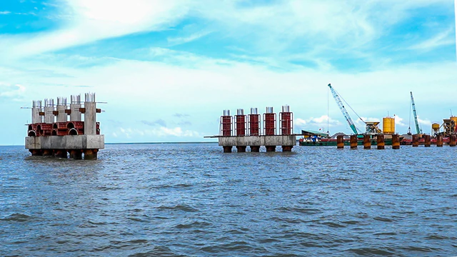 Vietnam’s longest sea-crossing bridge features piles more than 100 meters deep- Ảnh 7.