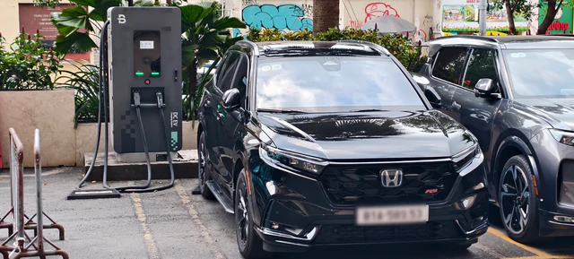 Vietnam’s EV boom: why are foreign automakers still pushing hybrids? - Ảnh 2.