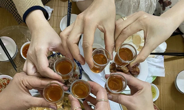 Vietnam ministry proposes scrapping alcohol business licenses, shifting to digital monitoring, post-inspections- Ảnh 1.