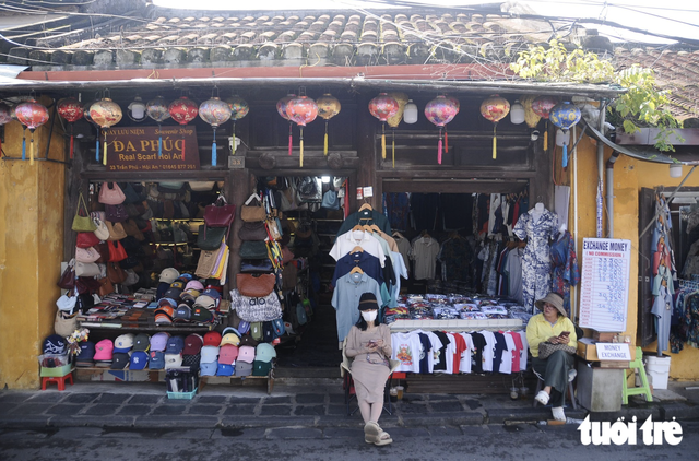 Why is Hoi An ancient town unusually quiet? - Ảnh 1.