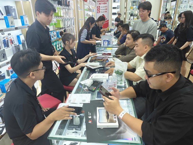 Apple’s iPhone Duo goes on sale in Vietnam- Ảnh 1.