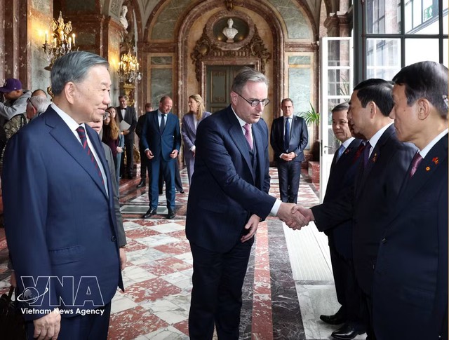 Belgian Prime Minister hosts welcome ceremony for Vietnam’s top leader- Ảnh 2.