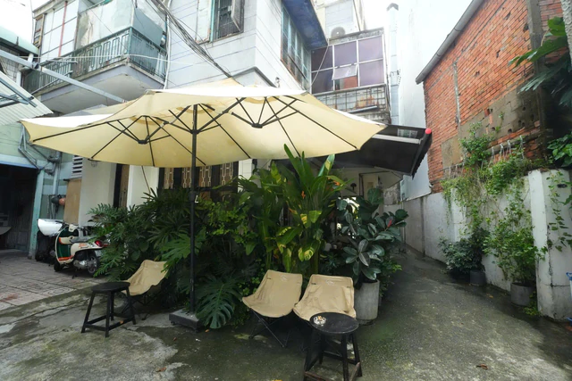 Cafes in narrow alleys of Ho Chi Minh City: A hidden charm for international visitors- Ảnh 6.