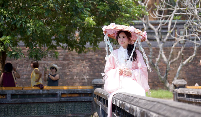 Hanbok photoshoot at Vietnam’s Hue Imperial Citadel sparks controversy- Ảnh 3.