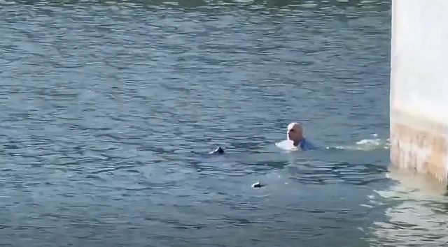 American swims into Vietnam’s Da Lat lake to rescue drowning woman- Ảnh 1.
