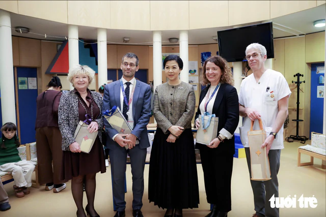 Vietnamese First Lady visits hospital-school model for children in Belgium- Ảnh 19.