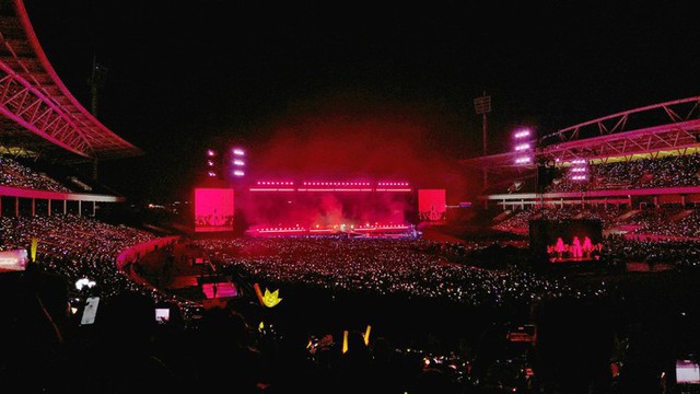 BigBang thrills 45,000 fans in spectacular Hanoi concert, with another night to go - Ảnh 1.