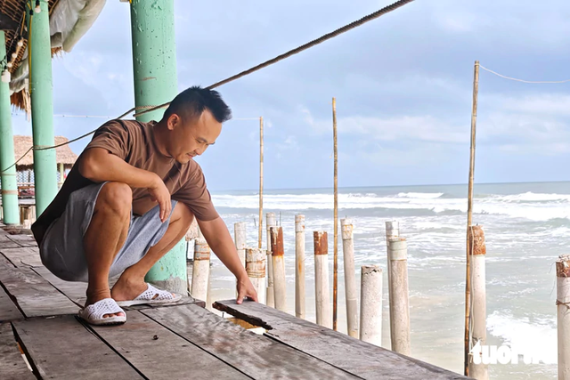 Businesses remove encroachments to restore public access to world-famous bay in central Vietnam- Ảnh 4.