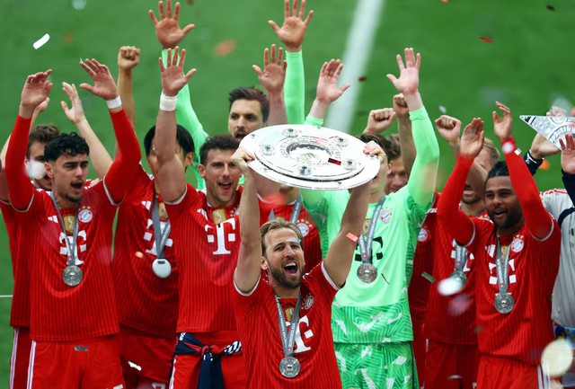 England forward Kane crowned Ballon d'Or winner, Putellas wins women's award- Ảnh 6.