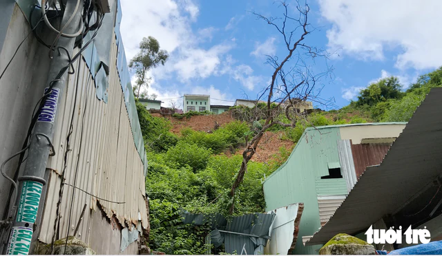 Gia Lai weighs leveling landslide-hit mountain as experts urge caution - Ảnh 5.