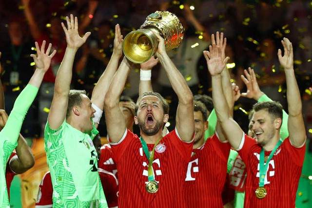 England forward Kane crowned Ballon d'Or winner, Putellas wins women's award- Ảnh 5.