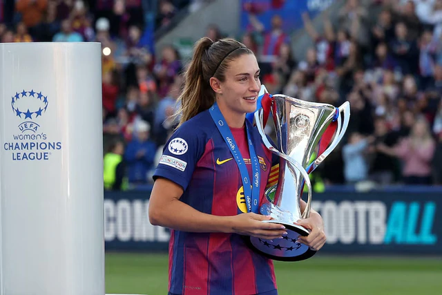 England forward Kane crowned Ballon d'Or winner, Putellas wins women's award- Ảnh 8.