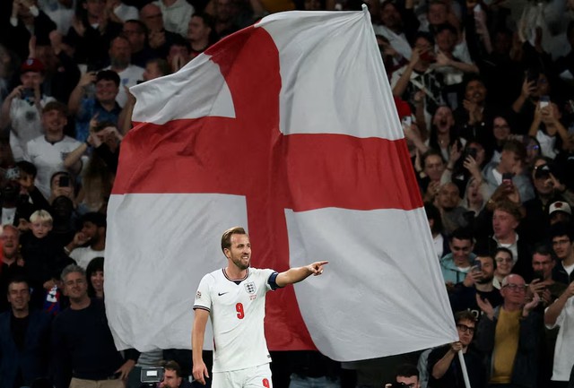 England forward Kane crowned Ballon d'Or winner, Putellas wins women's award- Ảnh 7.