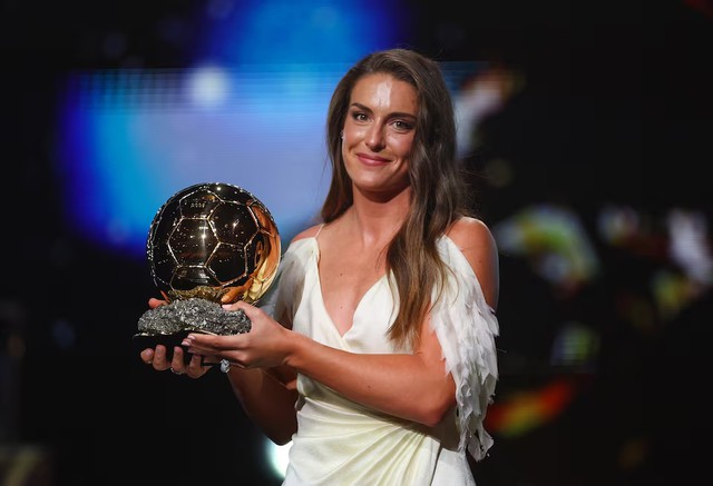 England forward Kane crowned Ballon d'Or winner, Putellas wins women's award- Ảnh 4.