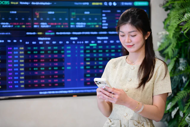 Why does Vietnam struggle to cut interest rates despite its $410bn stock market? - Ảnh 1.