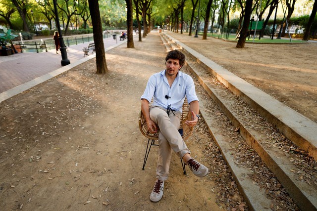 Spain train crash survivor recalls scenes of devastation as accident unfolded- Ảnh 2.