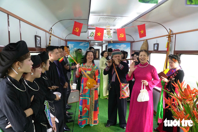 Foreign ambassadors explore Vietnam’s tea culture on heritage train journey - Ảnh 2.
