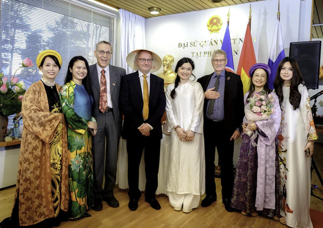 Vietnamese community establishes 'ao dai' association in Finland - Ảnh 1.