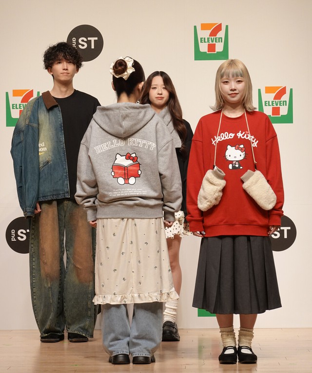Convenience stores beef up apparel to attract young shoppers - Ảnh 1.