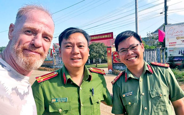 Google Maps leads British tourist into forest, Vietnamese police come to rescue - Ảnh 1.