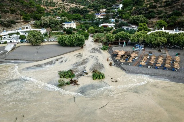 Storms, flooding cause chaos on Greek holiday island of Crete- Ảnh 1.