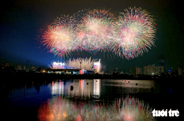 Hanoi to stage 15-minute fireworks display at Hoan Kiem, West Lake for Liberation Day - Ảnh 2.