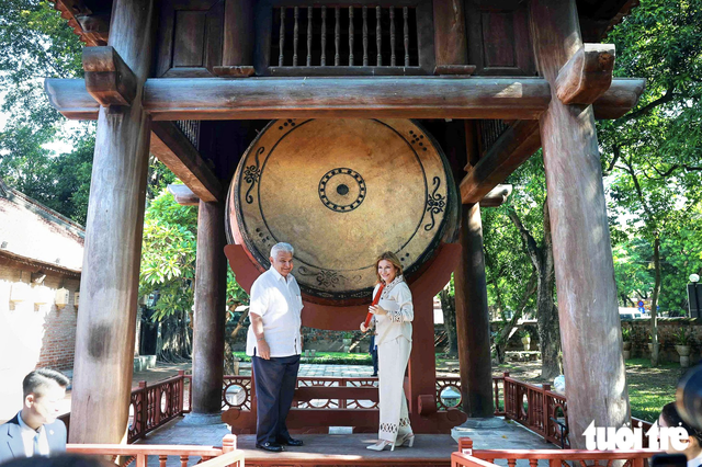 Panamanian President and spouse visit Temple of Literature- Ảnh 4.
