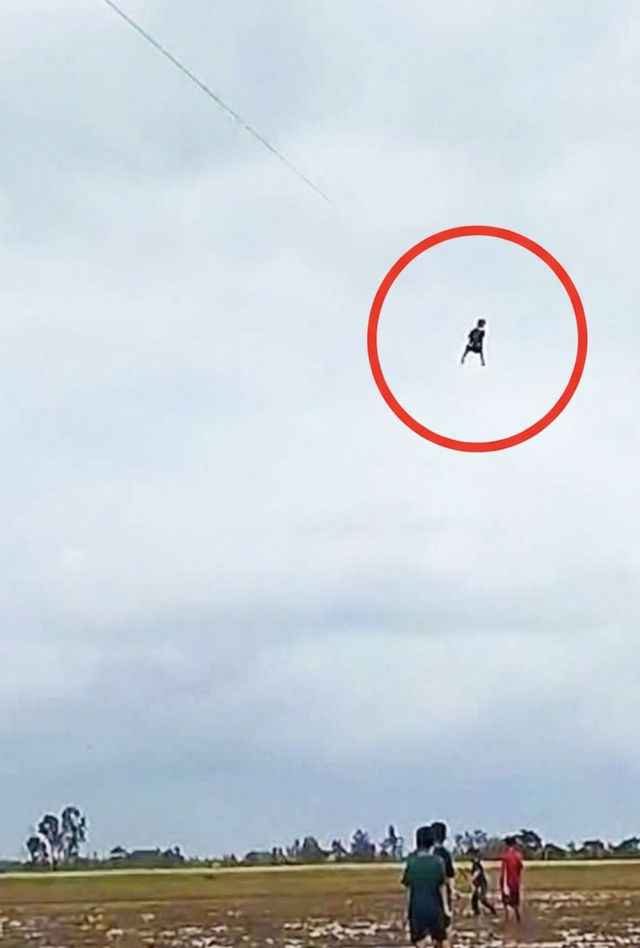 Southern Vietnam kite stunt raises safety concerns as expert warns of powerful lift- Ảnh 1.