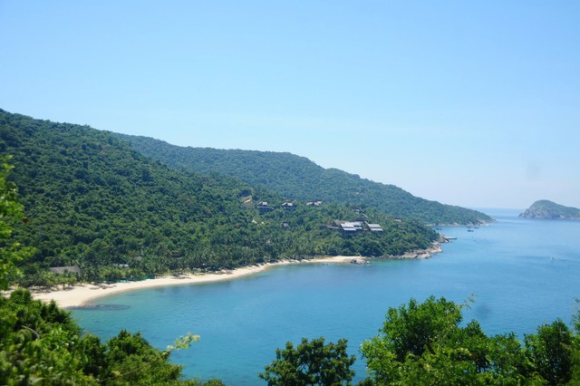 AI cameras to monitor tourist density on Da Nang’s plastic-free islands- Ảnh 1.