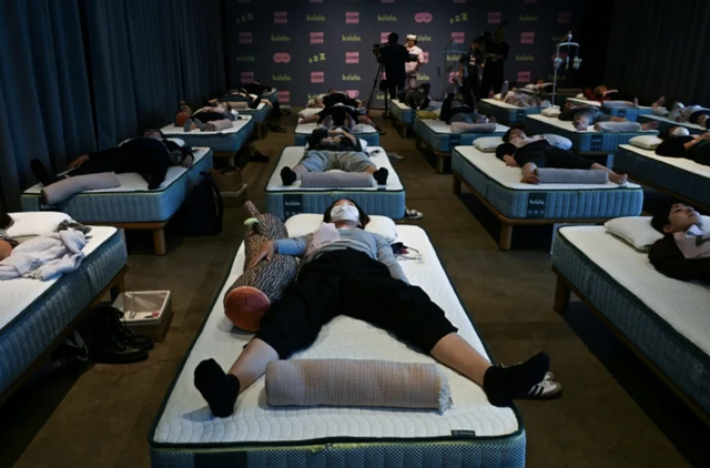 Ready, set, snooze: Sleep-deprived Japanese compete for best-rested- Ảnh 1.