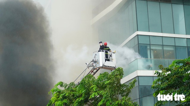 Super firefighting robot joins fire drill at 50-story Da Nang hotel- Ảnh 4.