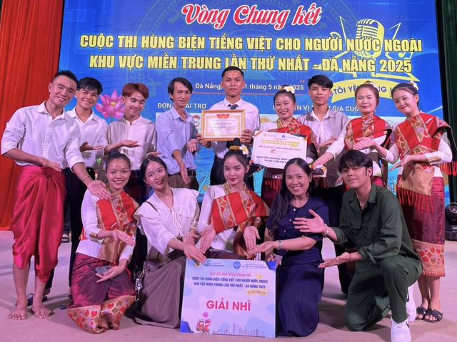 Lao student uses Vietnamese to build bridge of friendship - Ảnh 2.
