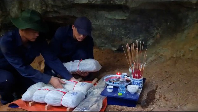 Remains of 4 Vietnamese fallen soldiers found in Laos caves alongside bullet casings, bomb fragments- Ảnh 2.
