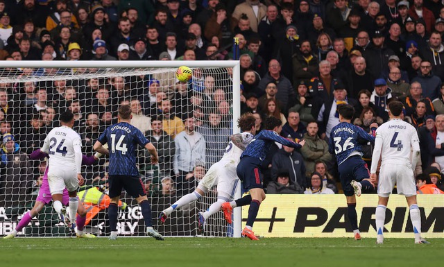 Leaders Arsenal end slump with 4-0 romp at Leeds, Liverpool crush Newcastle- Ảnh 1.