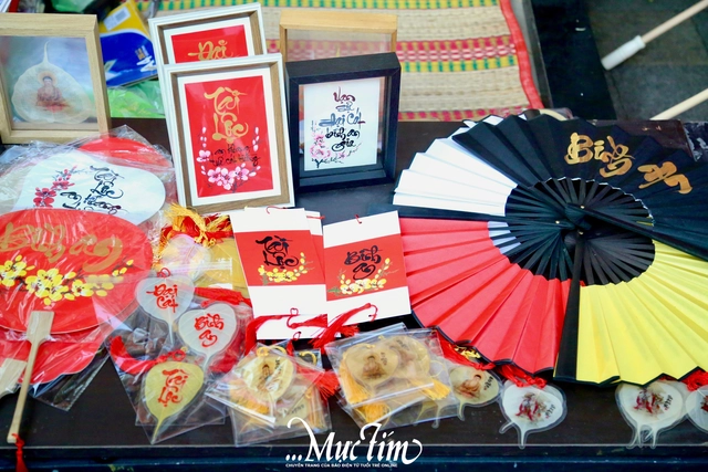 Giới trẻ rộn ràng du xuân, xin chữ tại Lễ hội Tết Việt Bính Ngọ - Ảnh 8.