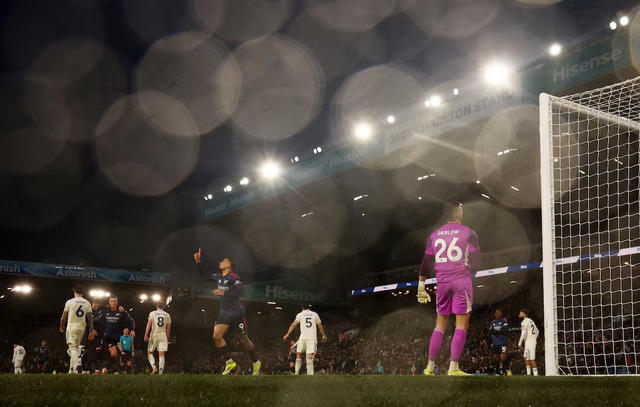 Leaders Arsenal end slump with 4-0 romp at Leeds, Liverpool crush Newcastle- Ảnh 4.